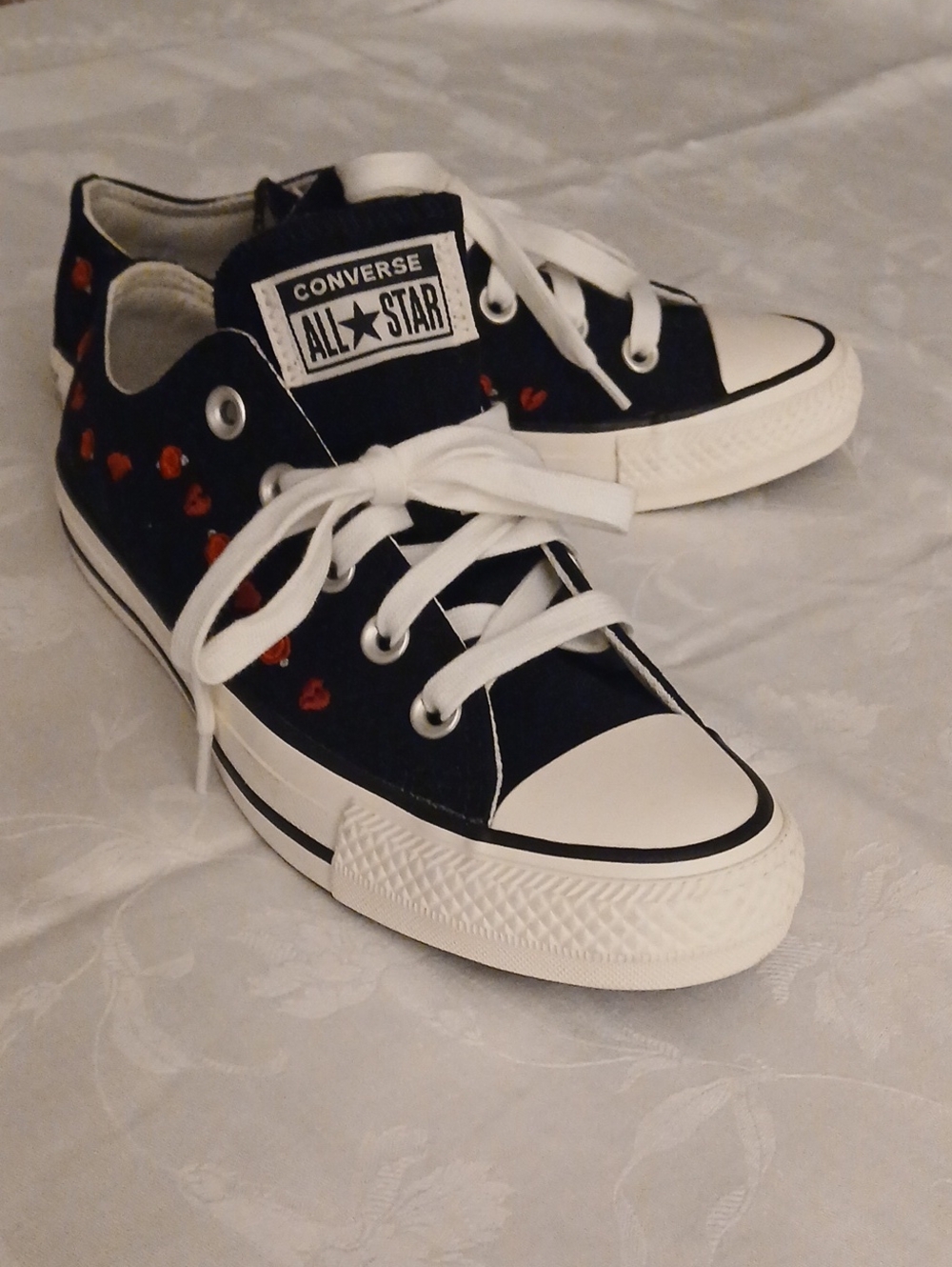 Converse Kids Black Low-Top Sneakers with Red Heart Print
